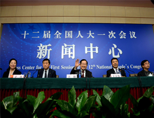 万钢就“创新驱动发展战略”答记者问