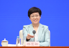 05s-国务院新闻办新闻??副局长???新闻发??人邢慧娜??请记者提问_large.jpg