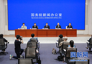 新闻发布会主席台（刘?? 摄）.jpg